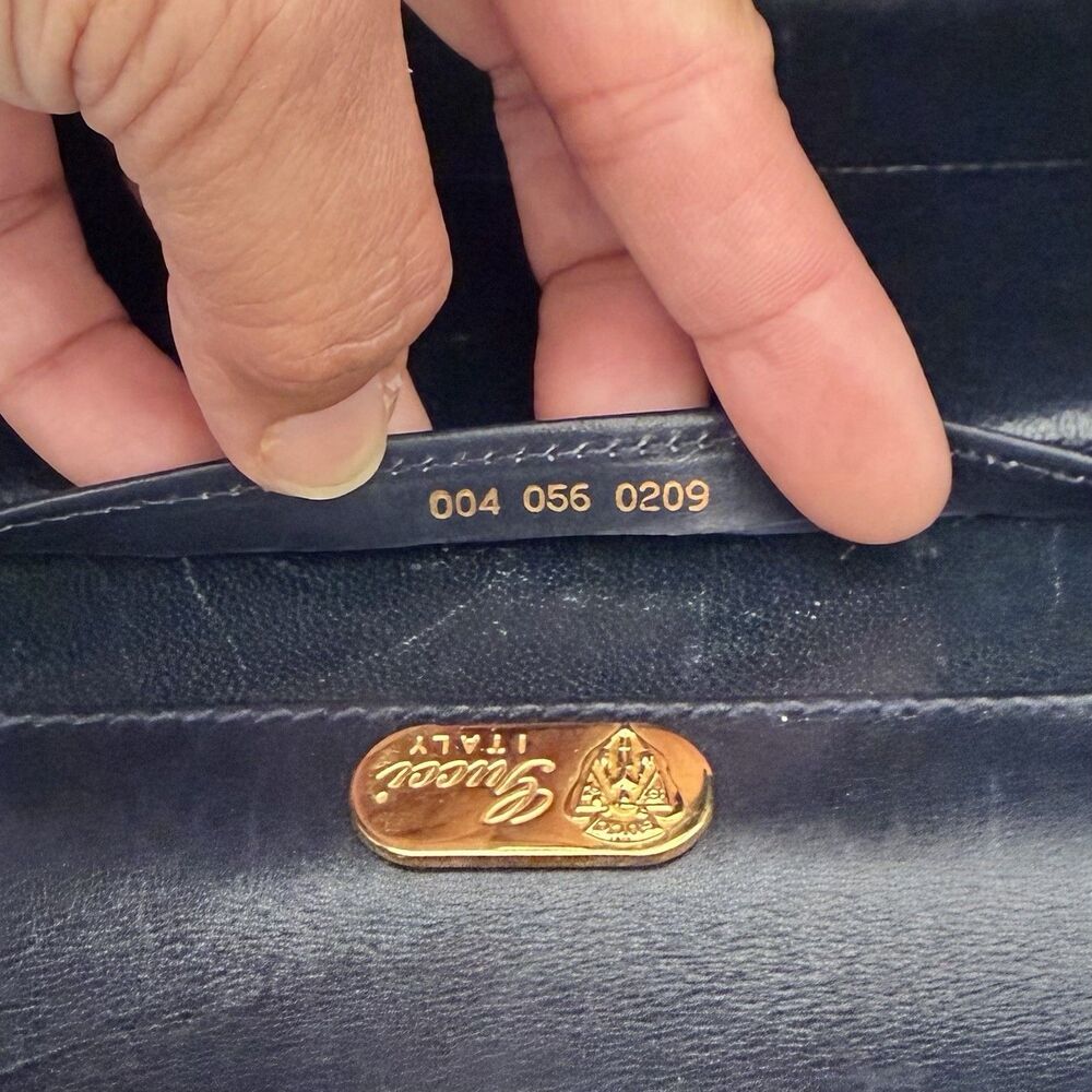 Gucci Vintage Crossbody Clutch Bag Solid Black Leather Minimalist Old Money Logo - Picture 10 of 11